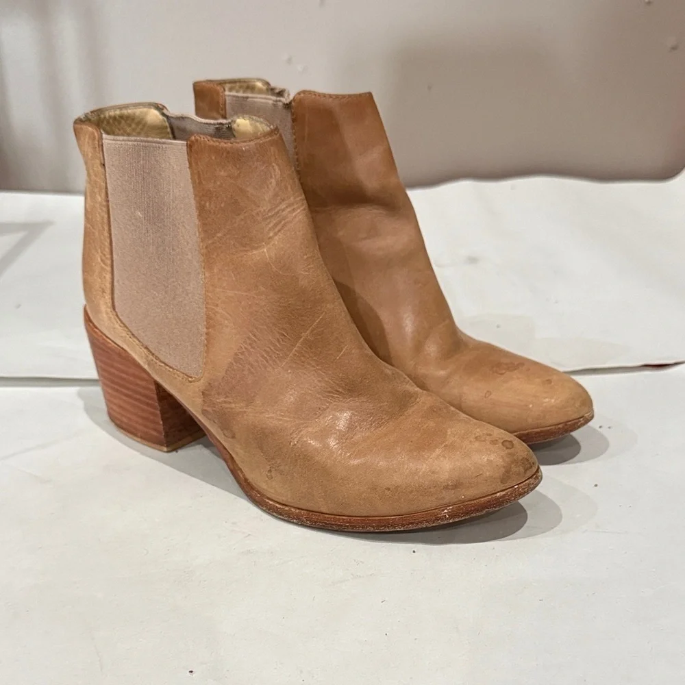 Nisolo Light Brown Leather Ankle Booties